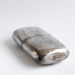 A good-looking Edwardian silver plated hip flask with a screw-cap top by "James Dickson & Sons Sheffield".  This one is super-large and has a particularly striking pared-back design. The upper half has a detachable silver plated EPNS cover that also acts as a cup.