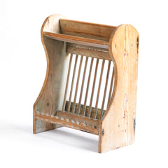 A charming Victorian scrubbed pine cottage plate draining rack which can either be surface stood or wall mounted. Beautifully constructed, it is fitted with a full set of plate dividing spindles. Cups and mugs can be put to drain upside down on its top shelf, and it accommodates up to 12 dinner plates comfortably.