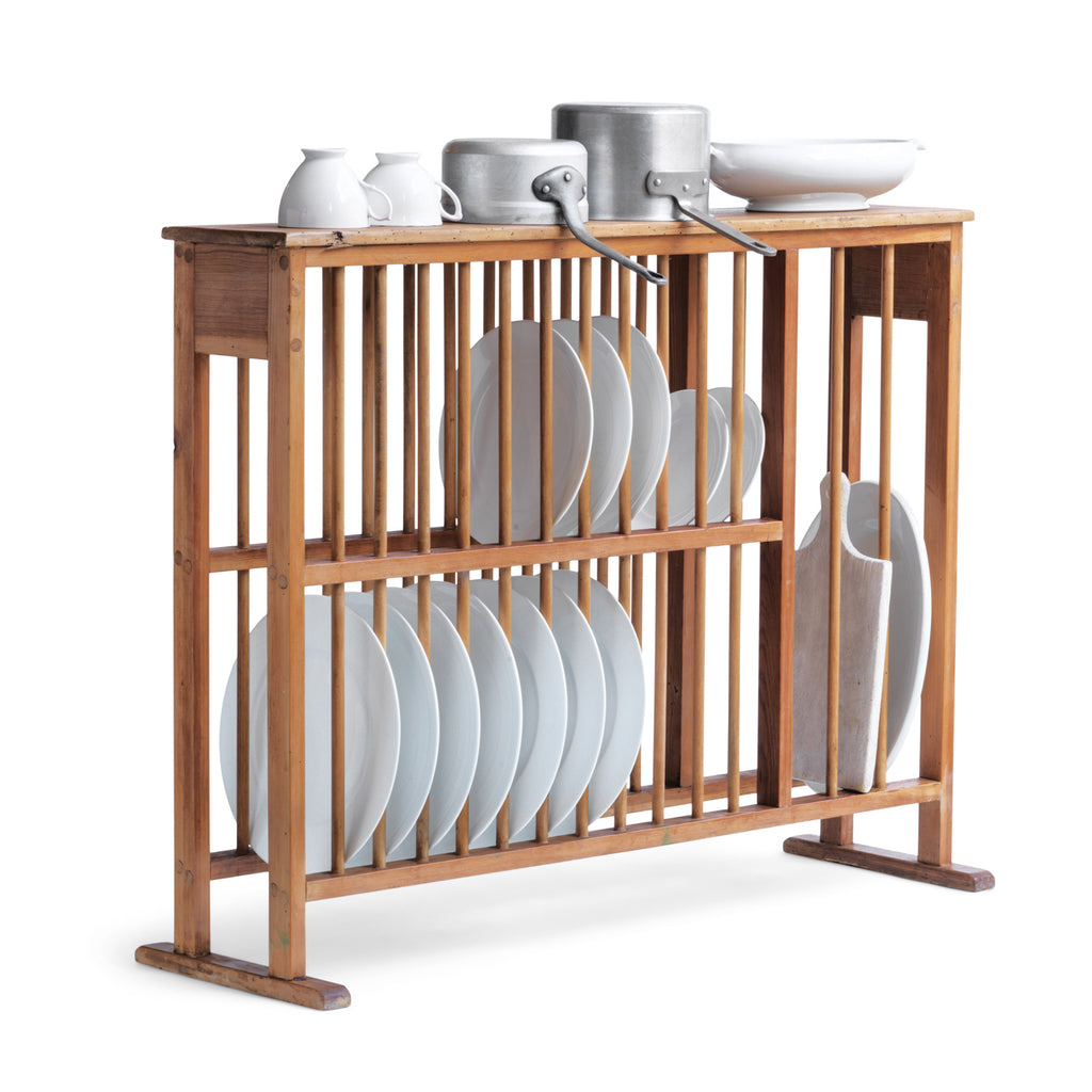 A good sized vintage country house pine plate draining rack which can either be surface stood or wall mounted.