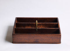 A well proportioned Georgian housekeeper's tidy or cutlery tray with brass handle and original stain finish.