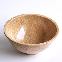 A glorious 1930s American Bakelite fruit bowl of butterscotch splatter pattern, and an excellent example of early twentieth century Modernism. The base is marked "A 118 USA".