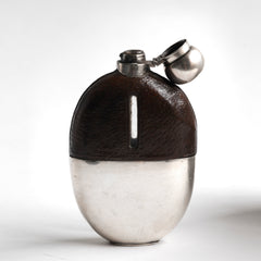 A high-quality Edwardian silver plated, glass and brown leather hip flask with a domed bayonet and hinged top by William Hutton & Sons. The base is stamped "WS & S" for William Hutton & Sons Ltd, and it was most likely retailed from their showroom in Holborn or Farringdon Road, London at the turn of the 19th century.