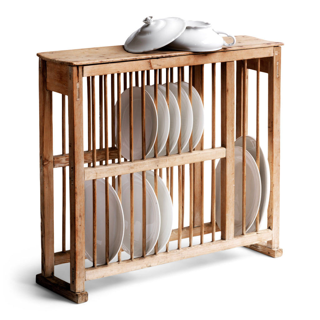 A good sized Edwardian country house scrubbed pine plate draining rack which can either be surface stood or wall mounted. Beautifully constructed, it is fitted with full-length plate dividing spindles. Pots and bowls can be put to drain on its top shelf, and it accommodates modern-day large dinner plates comfortably.