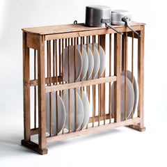 A good sized Edwardian country house scrubbed pine plate draining rack which can either be surface stood or wall mounted. Beautifully constructed, it is fitted with full-length plate dividing spindles. Pots and bowls can be put to drain on its top shelf, and it accommodates modern-day large dinner plates comfortably.