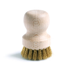 A compact little brass wire brush that fits very comfortably into the grip of your fist, allowing you to apply ample force with minium effort when removing baked-on fat from grill racks, ridged grill pans and roasting trays.