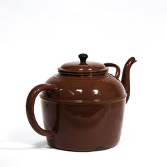 A good serviceable early British brown enamel teapot, capable of delivering around 12 plus cups of tea. This one was made by Judge Brand hollow ware, who manufactured kitchen enamelware throughout the early twentieth century - identified by its Judge's logo applied to the knob on its lid.