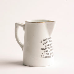 A wonderful and rare little advertising jug for a dairy farm that existed in St John's Wood, London: "J. Richards Ltd Dairy Farmers Hampstead Golders Green Etc Own Cows Kept At The Dairy Farm St John's Wood N.W." c.1900 Material: porcelain. Height 7cm. Diameter 5cm.