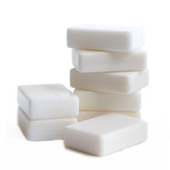 Cleanse and purify your face, hands and body with our bar of simple utility soap.  The mild formula means that it doesn't irritate, which makes it suitable for the whole family.  And best of all, its gentle smell will remind you of home and childhood.