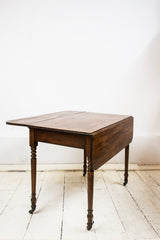 An elegant early Victorian mahogany Pembroke table with single drawer on four turned legs set on castors. A very handy and compact piece of furniture for the smaller home: when part extended it can be used as a desk or for supper for two; fully extended it can seat several people for dinner; and when fully collapsed it can act as a hall or side table.