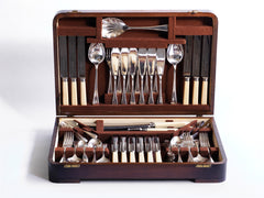 A truly magnificent and complete 1930s silver plated 84 piece canteen of cutlery by B&J Sippel Ltd Sheffield, and in its original brown felt lined box. The set is for 6 people, is housed in an oak veneered box with hinged lid, and is in pristine condition.
