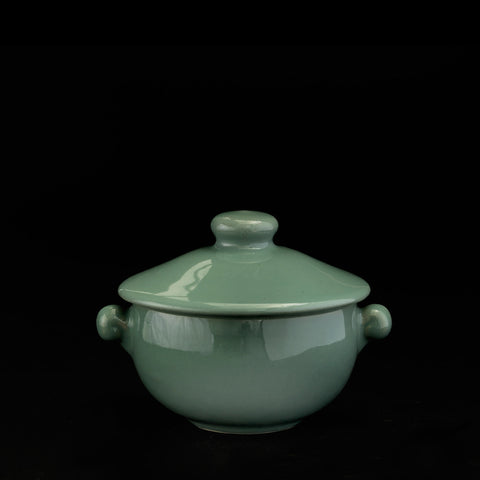 Soup bowl with lid