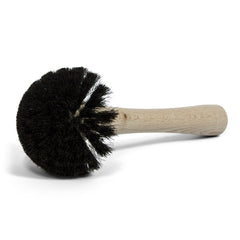 A beautifully designed brush that will dive into your teapot and do the business, reaching the awkward zone between lid opening and and spout filter. It has a very comfortable beech wood handle and is hand-tufted with a hemisphere of horsehair bristle. 