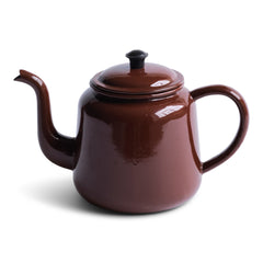 A good serviceable early British brown enamel teapot, with Bakelite knop to its lid, and capable of delivering around 6 cups of tea. This one was made by Jury Brand hollow ware, who manufactured kitchen enamelware throughout the early twentieth century.