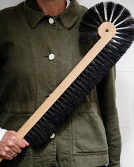 With its long waxed beech wood handle and elegant crest of tufted horse tail hair, this traditional brush is just-the-job for reaching into and around the top of cabinets, cupboards and high shelving, without the need for step ladders. It is also excellent for reaching into dado and picture rails, high level cornicing.