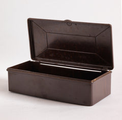 A 1930s Bakelite box with a hinged lid that has an integrated Bakelite hinge. 