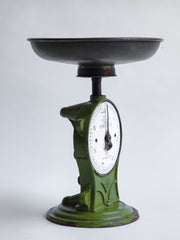 A set of Edwardian Salter's family weigh scales in cast iron with a wonderful enamel face, detachable polished steel weighing bowl and with original utility green painted finish. The white enamel dial is marked "Class II Salter's Improved Family Scale / To Weigh 7 lb ", and the dial divisions are in imperial lbs and ounces.