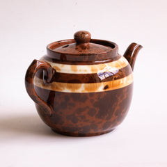 An original Brown Betty teapot by Price Kensington with twin toffee and vanilla marbled banding. Base stamped "Price Kensington".