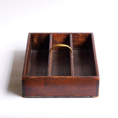 A well proportioned Georgian housekeeper's tidy or cutlery tray with brass handle and original stain finish.