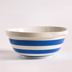 T G Green Cornish Kitchenware small mixing bowl dating to 1930 - 1950. It bears the green shield stamp to its base and is marked "T G Green & Co Ltd / Cornish Kitchen Ware / Made in England".
