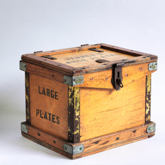 A rare 1920s plates travelling box by Verney's. The lid is stencilled "Verney's Large Plates", and the two end panels are stencilled "Large Plates".