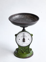A set of Edwardian Salter's family weigh scales in cast iron with a wonderful enamel face, detachable polished steel weighing bowl and with original utility green painted finish. The white enamel dial is marked "Class II Salter's Improved Family Scale / To Weigh 7 lb ", and the dial divisions are in imperial lbs and ounces.