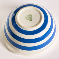 The underside of a T G Green Cornish Kitchenware small mixing bowl dating to 1930 - 1950. It bears the green shield stamp to its base and is marked "T G Green & Co Ltd / Cornish Kitchen Ware / Made in England".