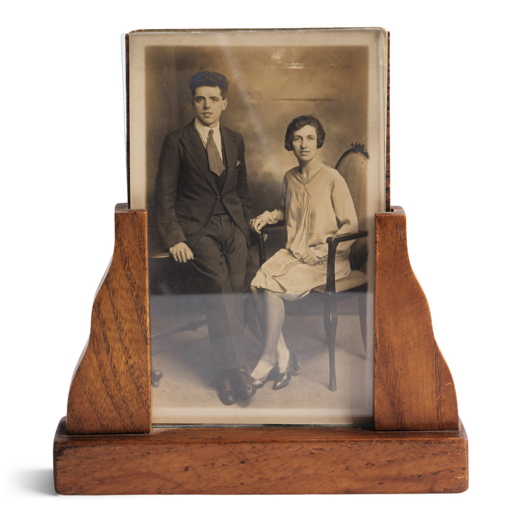 A good 1930s oak photo frame with stepped wavy sides in the Art Deco style, glass front and plywood back.
