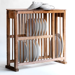 A good sized Edwardian country house scrubbed pine plate draining rack which can either be surface stood or wall mounted. Beautifully constructed, it is fitted with full-length plate dividing spindles. Pots and bowls can be put to drain on its top shelf, and it accommodates modern-day large dinner plates comfortably.