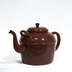 A good serviceable early British brown enamel teapot, capable of delivering around 12 plus cups of tea. This one was made by Judge Brand hollow ware, who manufactured kitchen enamelware throughout the early twentieth century - identified by its Judge's logo applied to the knob on its lid.