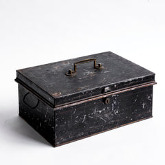 A beautifully proportioned early Victorian document tin with hinged brass carrying handle and lock made by Hobbs & Co, Cheapside, London. The original black painted finish has an ox-blood coloured linear border on each side, and the interior has a removable twin-handled tray in its original cream painted finish.