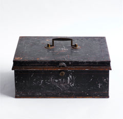 A beautifully proportioned early Victorian document tin with hinged brass carrying handle and lock made by Hobbs & Co, Cheapside, London. The original black painted finish has an ox-blood coloured linear border on each side, and the interior has a removable twin-handled tray in its original cream painted finish.