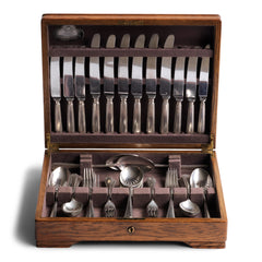 A good-looking silver plated 40 piece canteen of cutlery by Mappin & Webb, and in its original brown felt lined box. The set is for 6 people and is housed in an oak veneered box with hinged lid and original Mappin & Webb paper label.