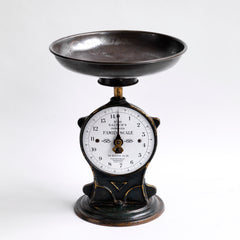 A rare set of Edwardian Salter's family weigh scales in cast iron with a wonderful enamel face, detachable steel weighing bowl and with original black painted finish. The white enamel dial is marked "No 50 Salter's Improved Family Scale / To Weigh 14 lb / Manufactured by Geo Salter & Co England ", and the dial divisions are in imperial lbs and ounces. It is rare to find the enamel face in such good condition.