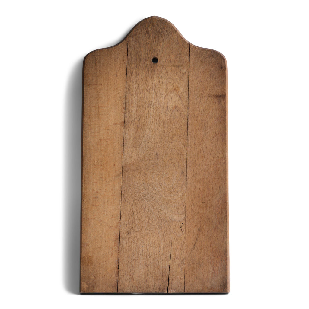 A good-looking vintage rectangular chopping board with an elegant bow-shaped end and a handy hanging hole. 