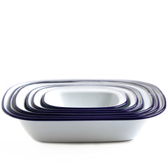 Lightweight, unbreakable and oven friendly, our rectangular white enamel ware pie dishes have blue rims and have excellent heat conduction properties. Their classic lines and utility looks are timeless – which makes them perfect for oven-to-table use.
