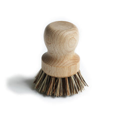 Pot scrubbing brush with wooden handle and natural fibre bristle